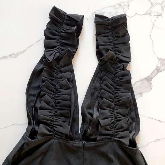 Forever 21 Deep V Ruffled Shoulder Romper - Picture 5 of 8